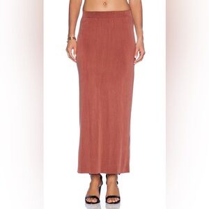 Joliette Maxi Skirt in Carbon
American Vintage
Color:Port